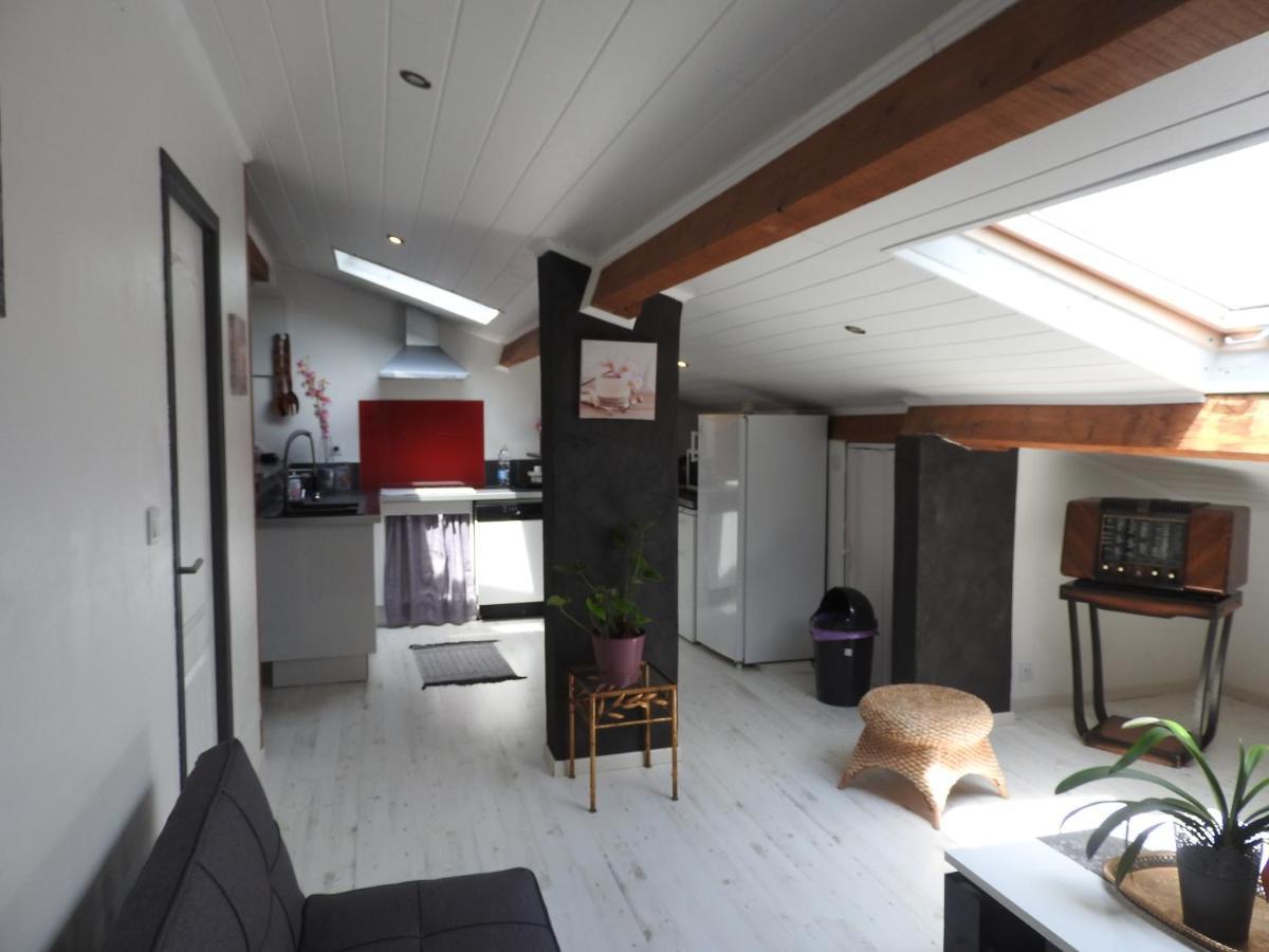 Appartement mansardé et climatisé 50 m2 Pompignan  Exterior foto