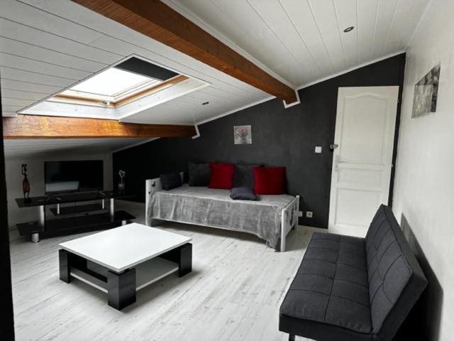 Appartement mansardé et climatisé 50 m2 Pompignan  Exterior foto